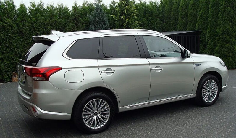 Mitsubishi Outlander 2.4 4WD Plug-In Hybrid Top full