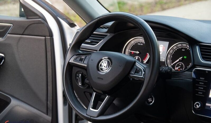 Skoda Superb Combi 2.0 TDI DSG Premium Edition full