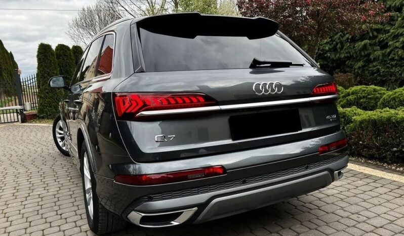 Audi Q7 full