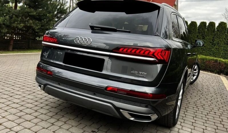 Audi Q7 full