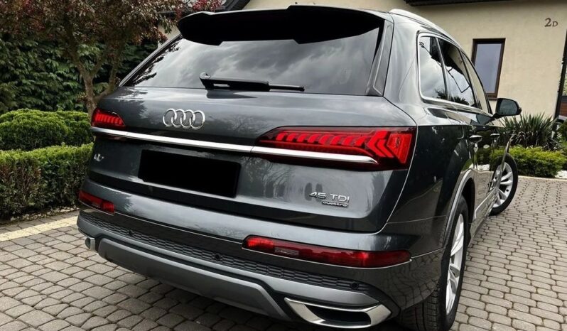 Audi Q7 full