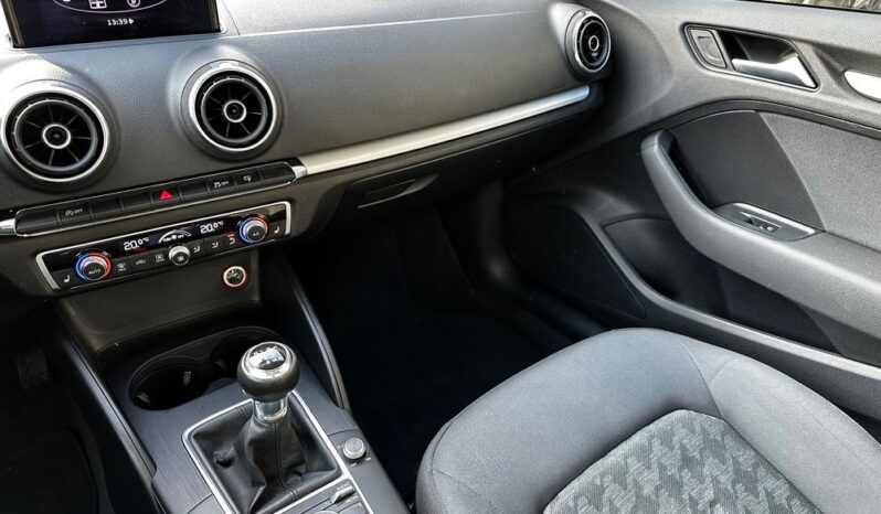 Audi A3 2.0 TDI clean diesel Attraction full