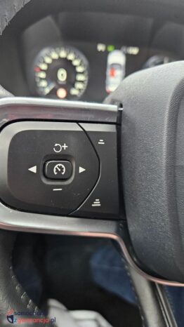 Volvo XC 40 D3 Momentum Pro full