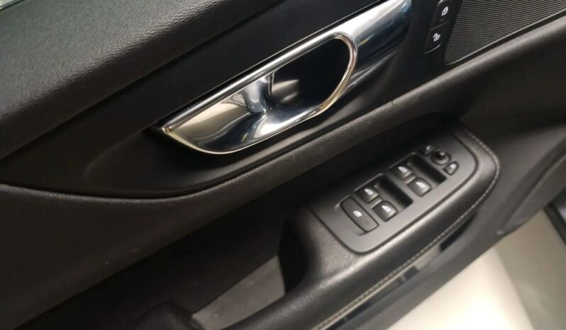 Volvo V60 D3 Momentum full