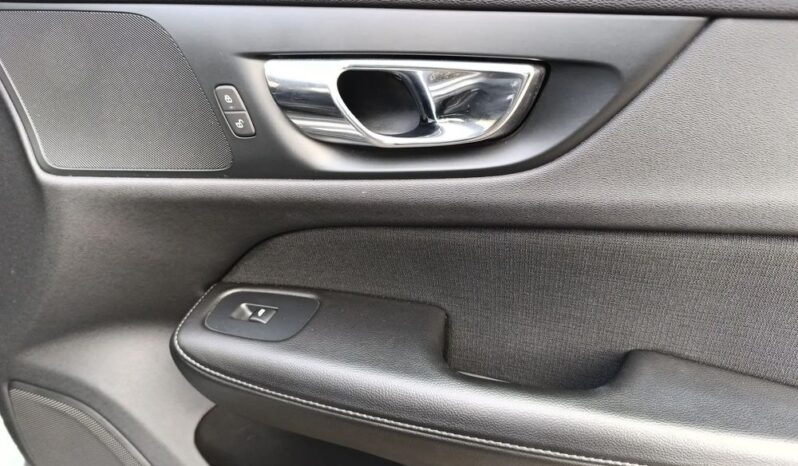 Volvo V60 D3 Momentum full