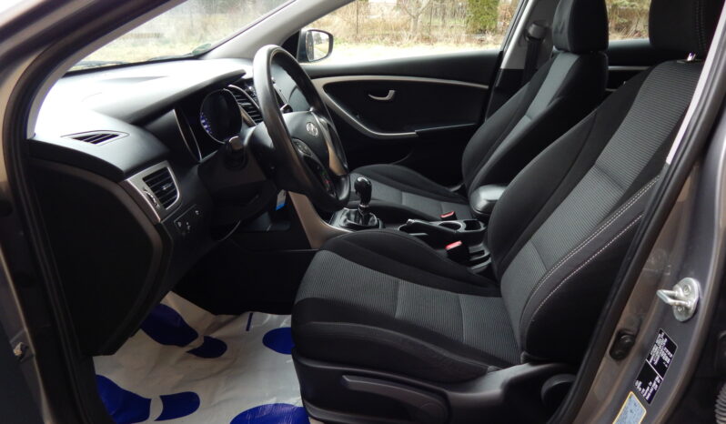 Kompakt HYUNDAI I30  2013 Benzyna Manualna FWD (przód) Szary 5 5 Niemcy Metalik full