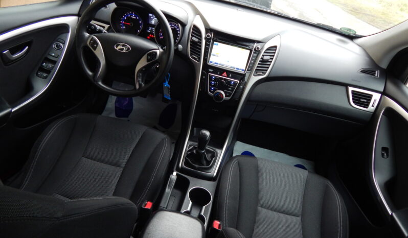 Kompakt HYUNDAI I30  2013 Benzyna Manualna FWD (przód) Szary 5 5 Niemcy Metalik full
