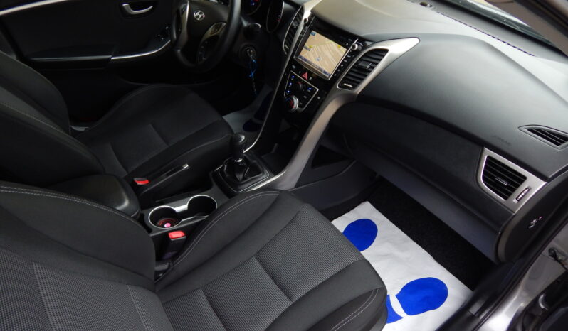 Kompakt HYUNDAI I30  2013 Benzyna Manualna FWD (przód) Szary 5 5 Niemcy Metalik full