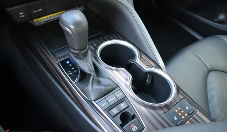 Toyota Camry 2.5 Hybrid Executive CVT full