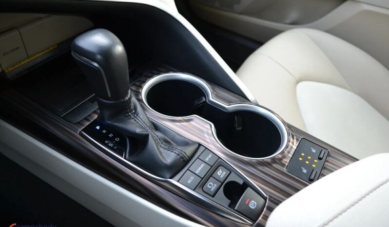 Toyota Camry 2.5 Hybrid Executive CVT full