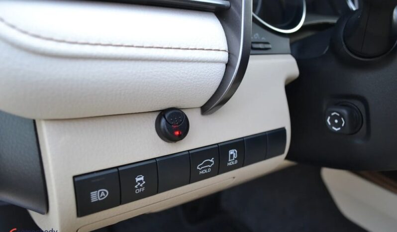 Toyota Camry 2.5 Hybrid Executive CVT full