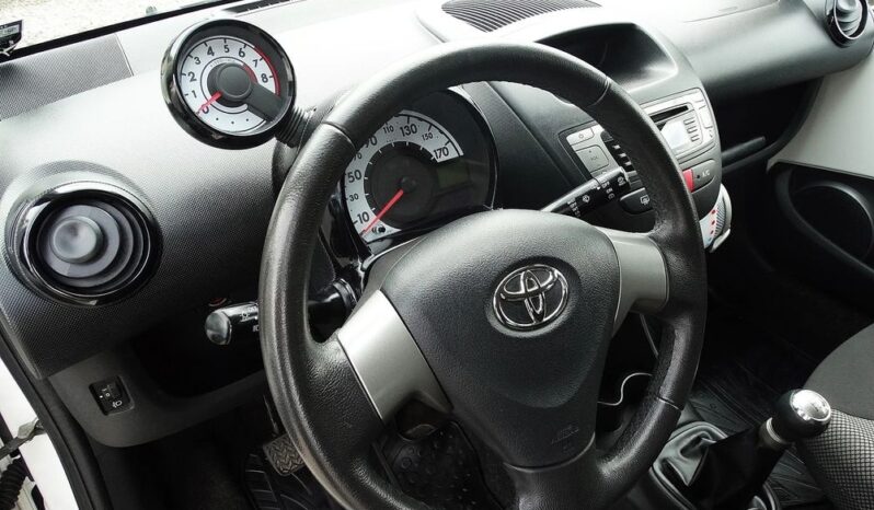 Toyota Aygo – LIFT ! 2014r.! 1.0 VVTi! 100tys.km! Klima! 5 drzwi! Zarejestrowany! full