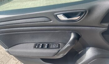 Sedan RENAULT Megane  2018 Benzyna Manualna FWD (przód) Biały 4 5 Polska Matowy full