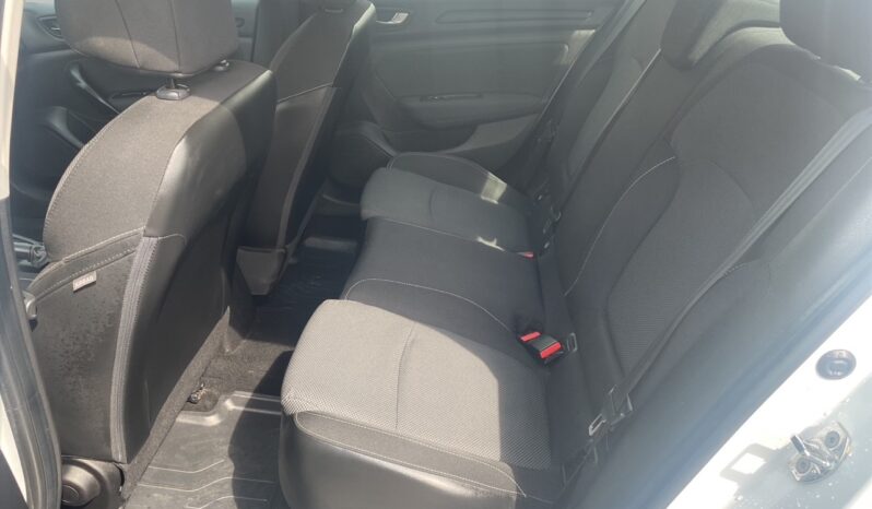 Sedan RENAULT Megane  2018 Benzyna Manualna FWD (przód) Biały 4 5 Polska Matowy full