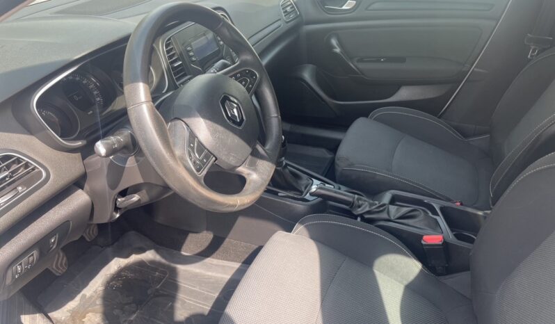 Sedan RENAULT Megane  2018 Benzyna Manualna FWD (przód) Biały 4 5 Polska Matowy full