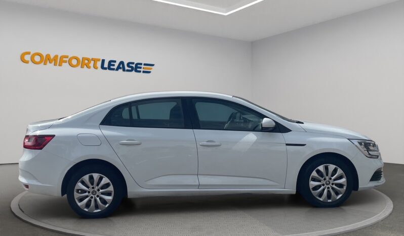 Sedan RENAULT Megane  2018 Benzyna Manualna FWD (przód) Biały 4 5 Polska Matowy full