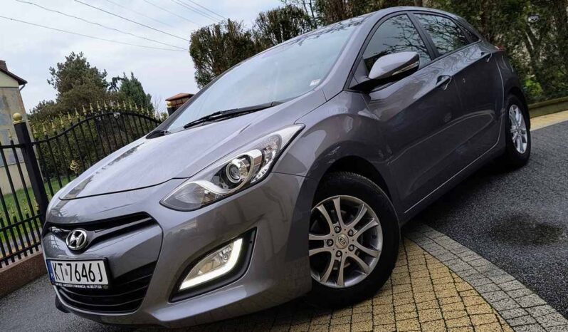Kompakt HYUNDAI I30  2013 Benzyna Manualna FWD (przód) Szary 5 5 Niemcy Metalik