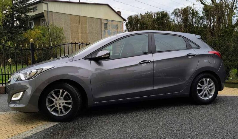 Kompakt HYUNDAI I30  2013 Benzyna Manualna FWD (przód) Szary 5 5 Niemcy Metalik full