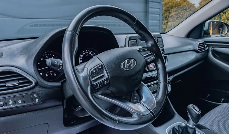 Hyundai i30 1.5 DPI Classic + full