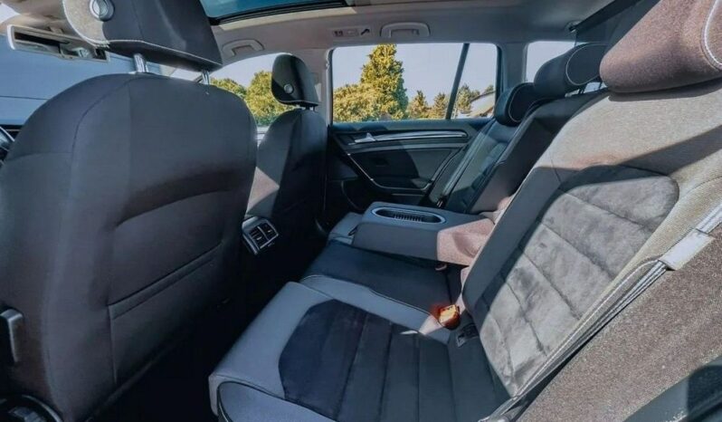 Volkswagen Golf full