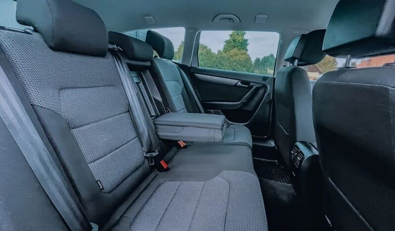 Volkswagen Passat full