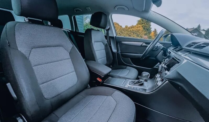 Volkswagen Passat full