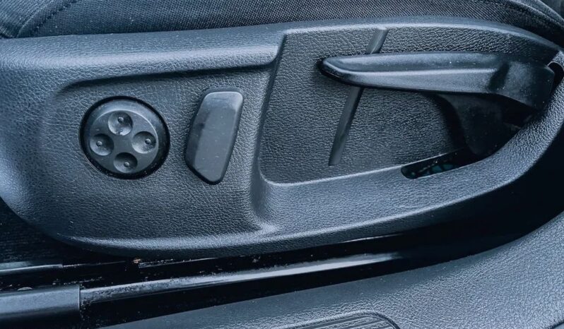 Volkswagen Passat full
