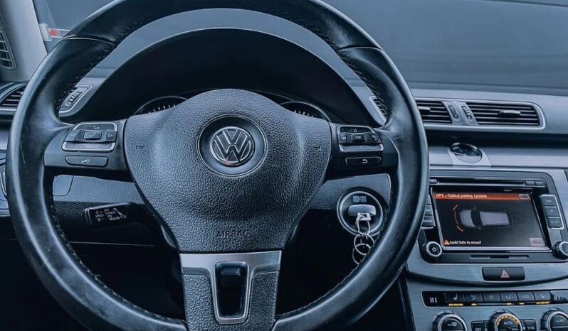 Volkswagen Passat full