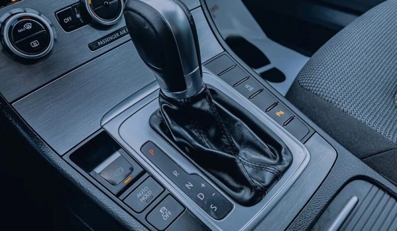 Volkswagen Passat full