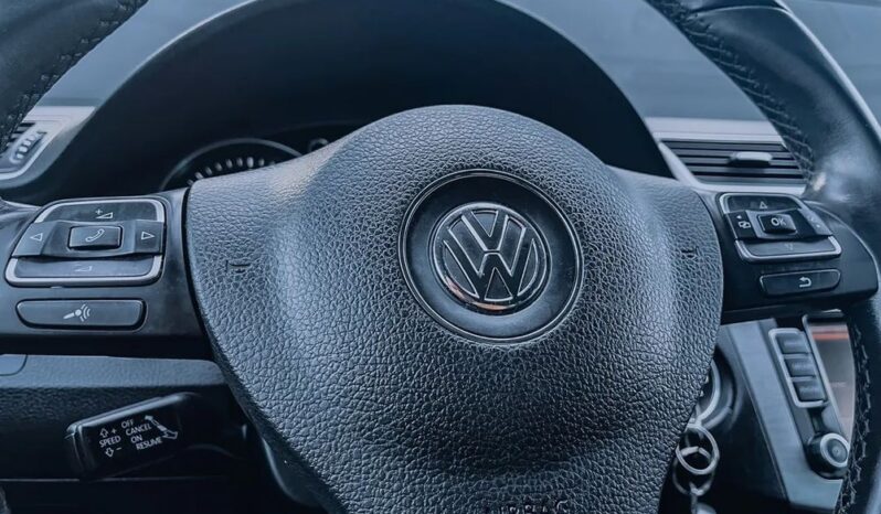 Volkswagen Passat full