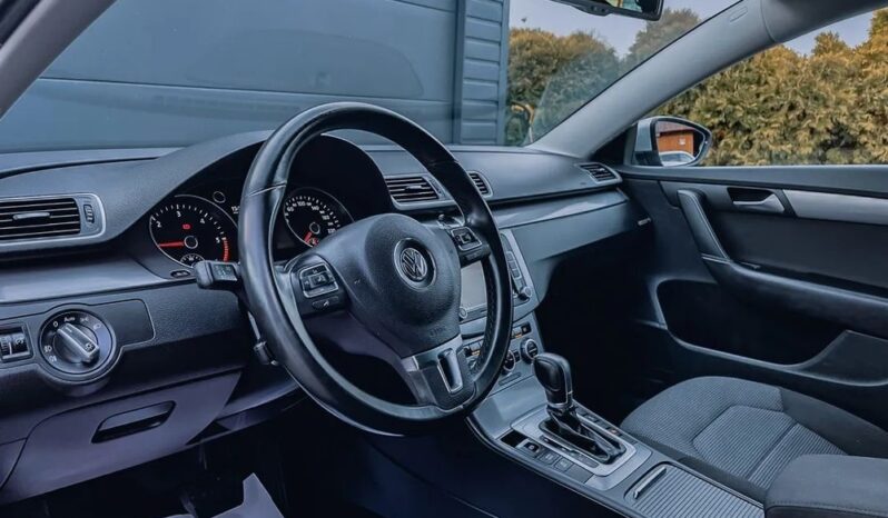 Volkswagen Passat full