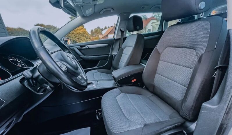 Volkswagen Passat full