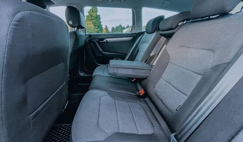 Volkswagen Passat full
