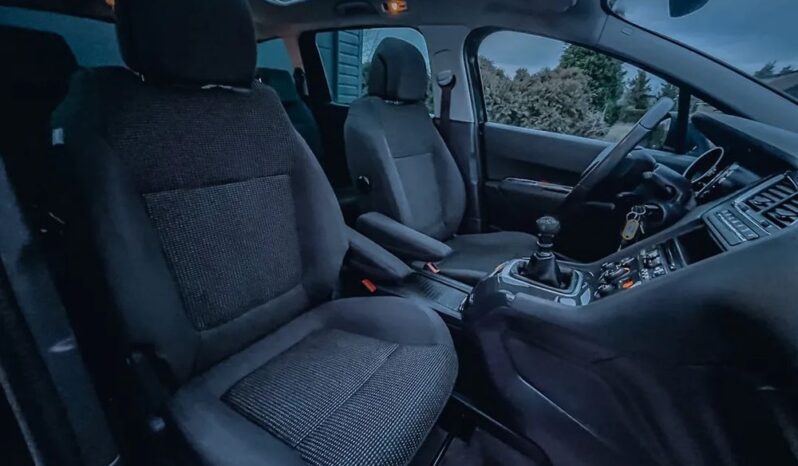 Peugeot 5008 1.6 BlueHDi Style 7os full