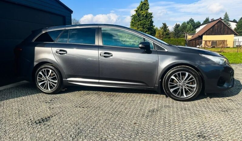 Toyota Avensis 1.6 D-4D Prestige full