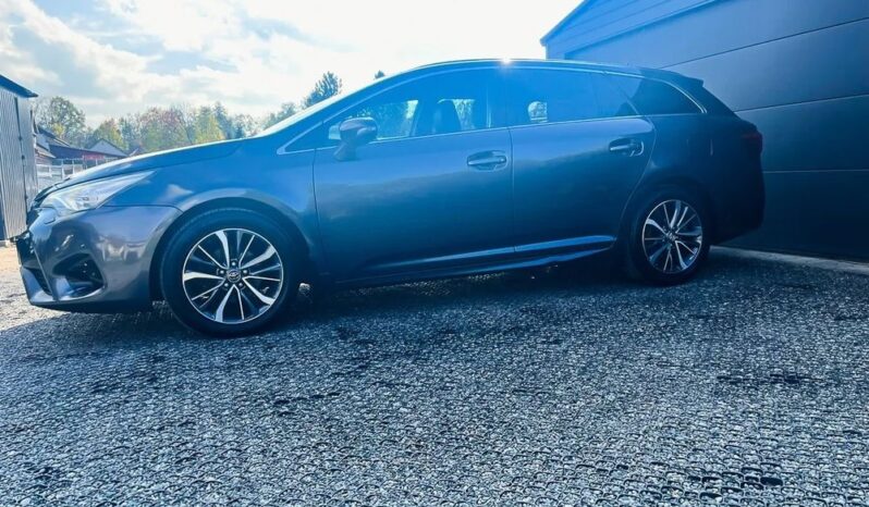 Toyota Avensis 1.6 D-4D Prestige full