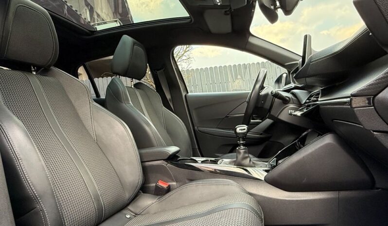 Peugeot 208 full