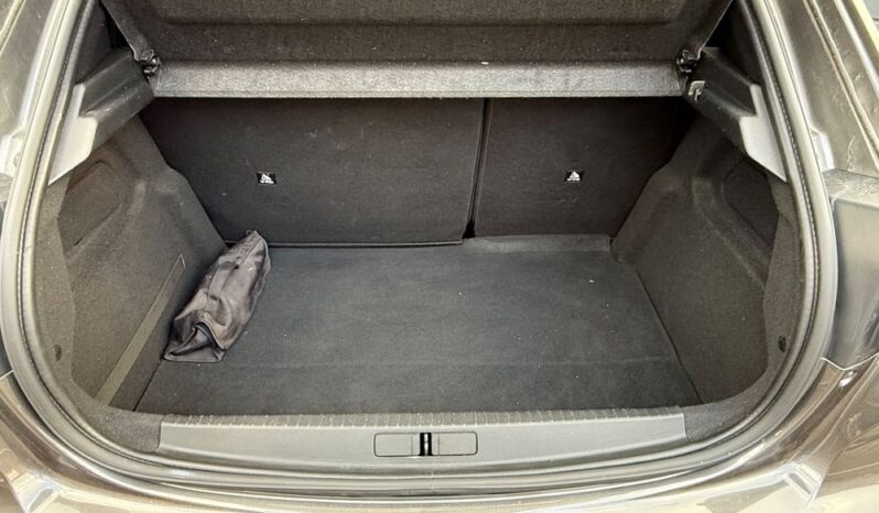 Peugeot 208 full
