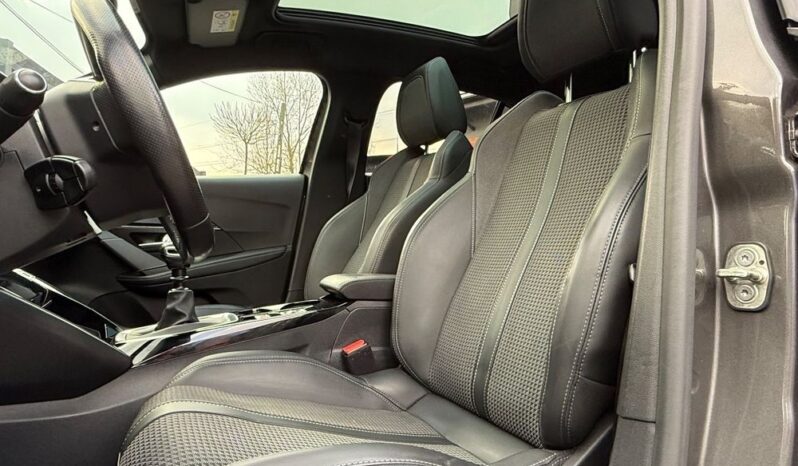 Peugeot 208 full