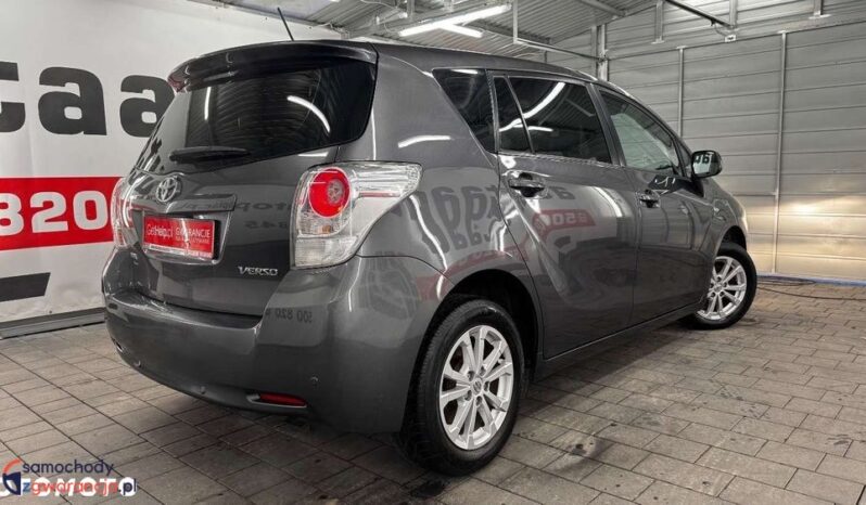 Toyota Verso full