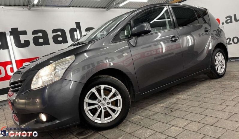 Toyota Verso full