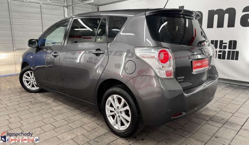 Toyota Verso full