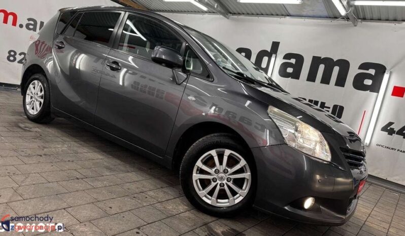 Toyota Verso full