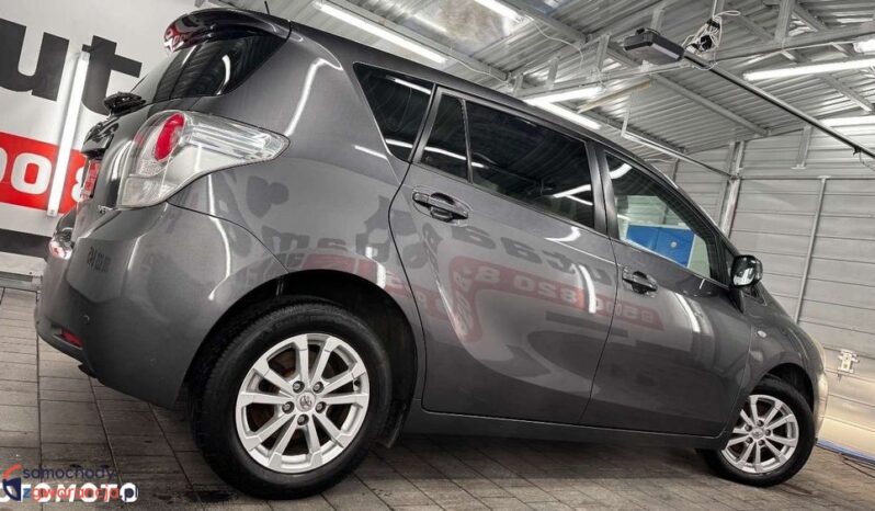Toyota Verso full