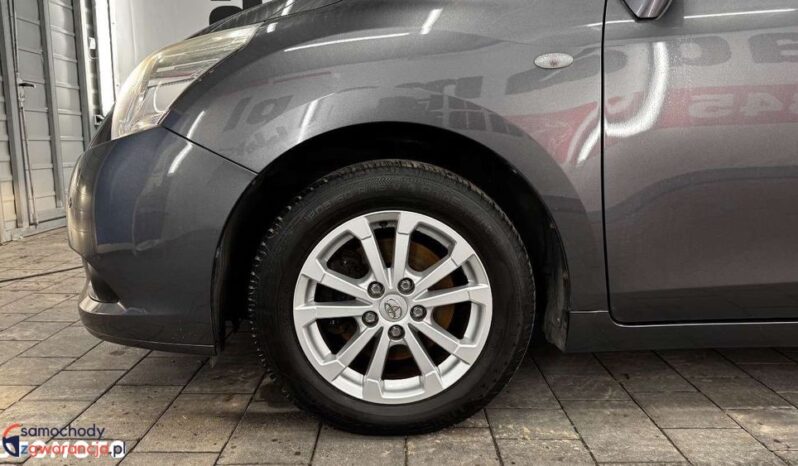 Toyota Verso full