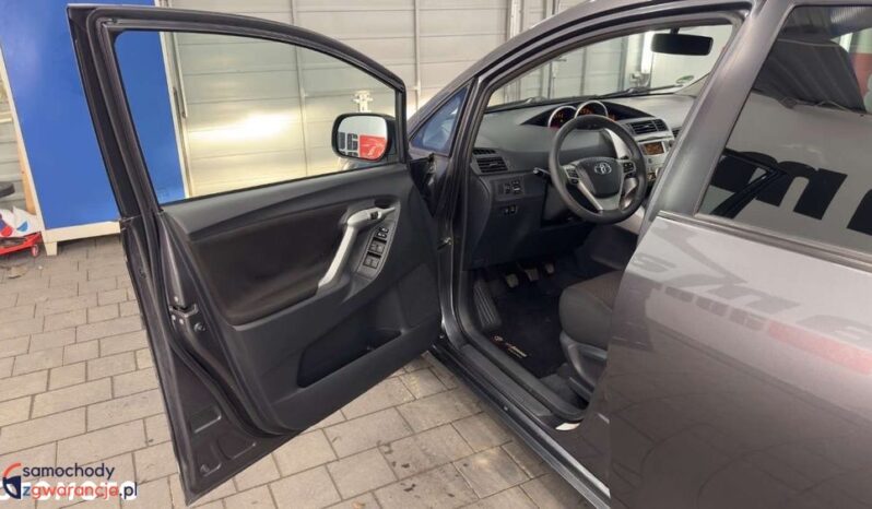 Toyota Verso full