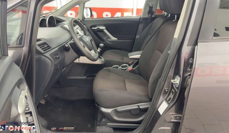 Toyota Verso full