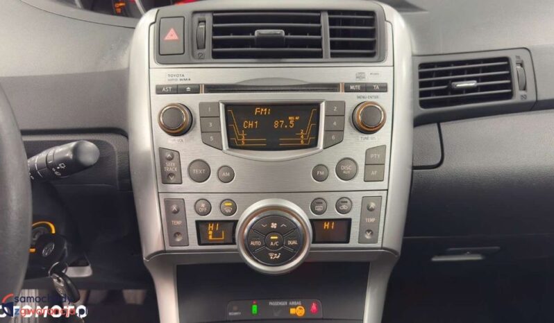 Toyota Verso full