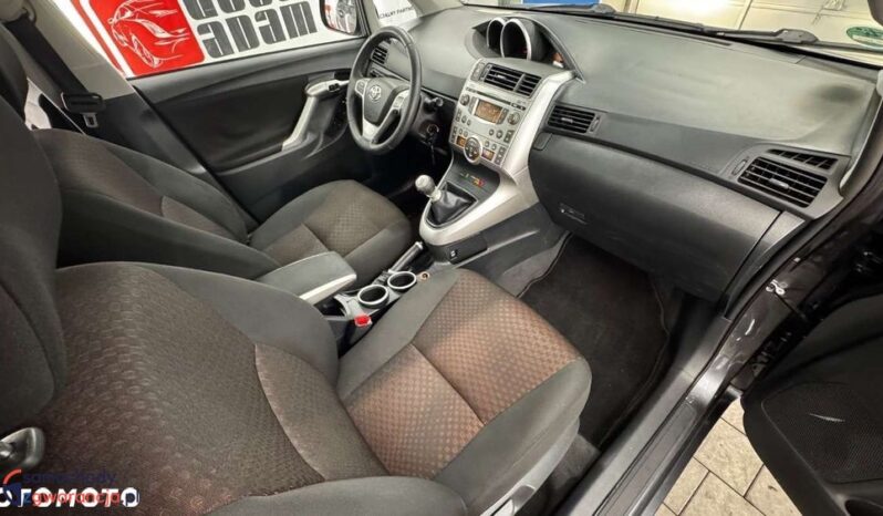 Toyota Verso full
