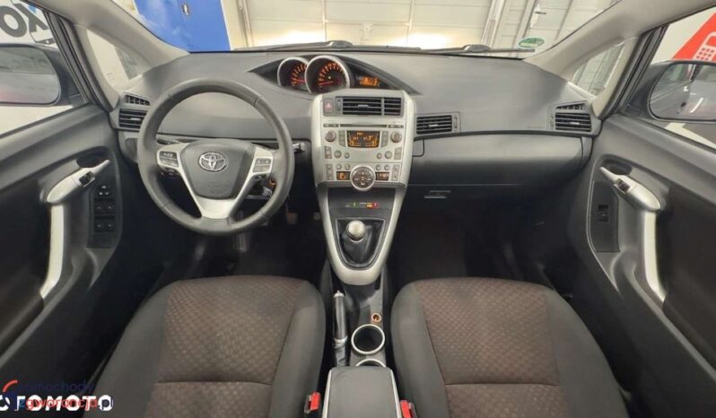 Toyota Verso full